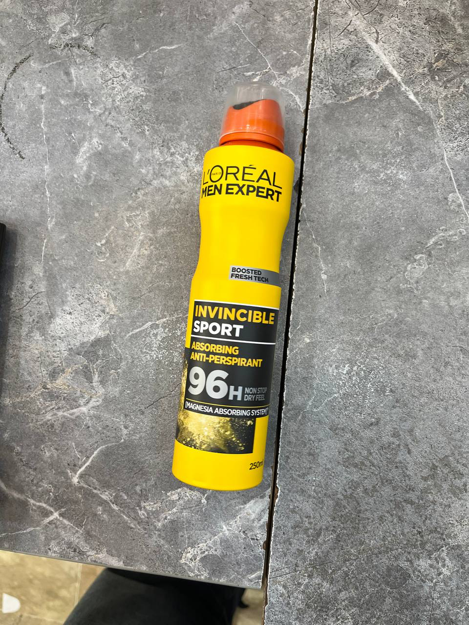 اسپری ضد تعریق مردانه loreal men expert مدل invincible sport حجم 250 میلی لیتر